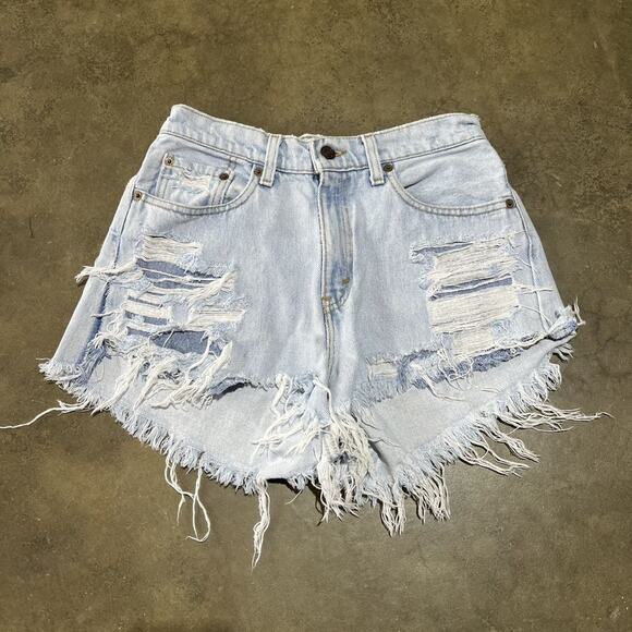 Vintage 90s Levi's Light Wash Cut Off Jean Shorts 27x3 - Picture 1 of 3